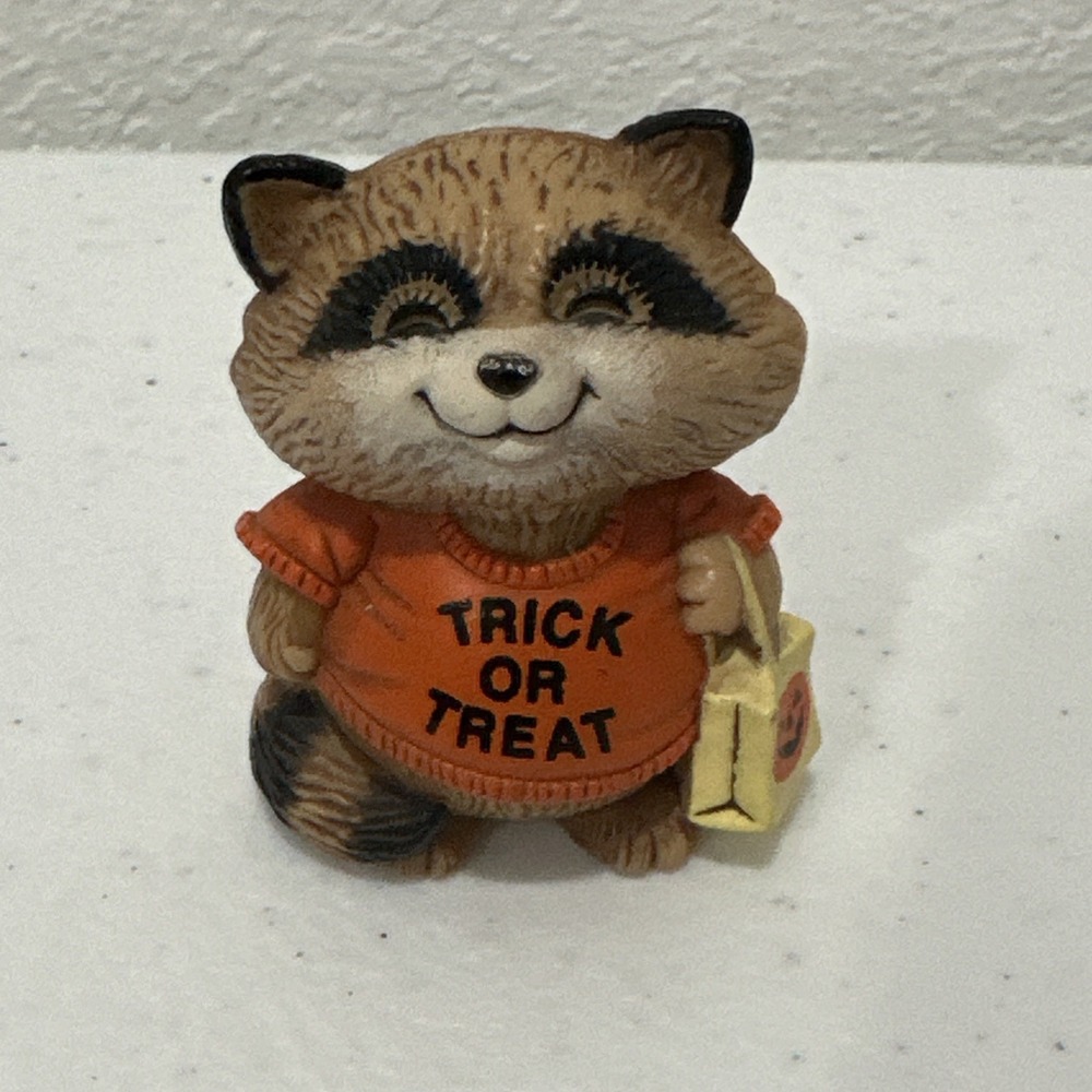 Vintage 1983 Hallmark Shirt Tales Merry Miniatures 2" Halloween Raccoon Figure